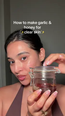 How to make garlic fermented in honey for clear skin✨🥰 #garlicandhoney #garlicforclearskin #clearskin #clearskinroutine 