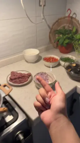 صاير ادمان والد من الورق عنب 🥹 #explore #Vlog #fyp #viral #محشي 