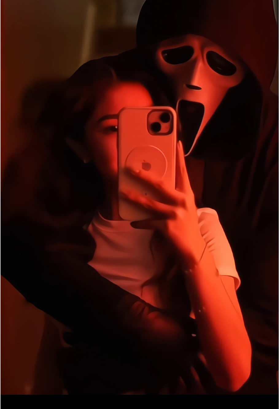 Embrace Ghost Face video tutorial  Halloween Theme AI photos Halloween Theme AI videos free tutorial Geminiai prompts #ghostface #geminiai #capcutforus #capcut #capcutpioneer 