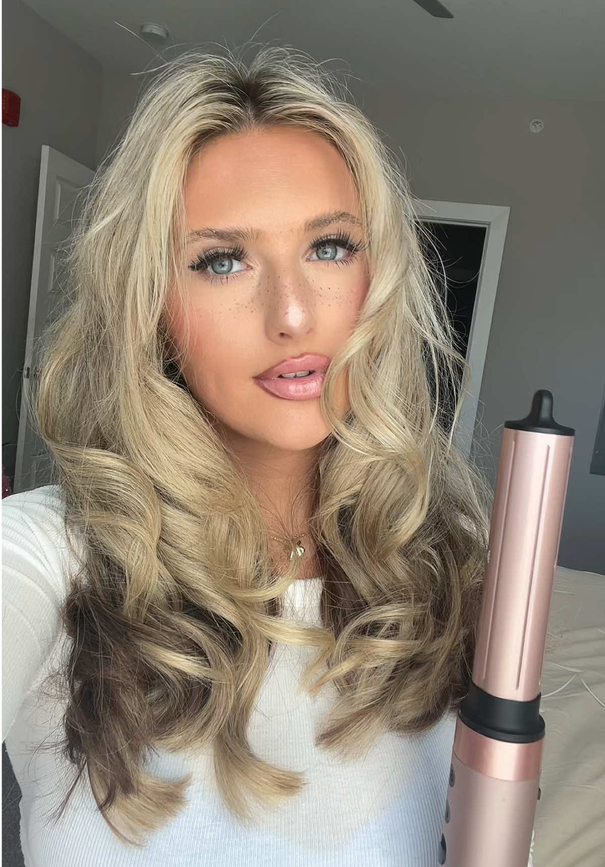 Obsessed with this set!! It also comes with a hair dryer attachment which I forgot to show you but this was so worth it on TikTok Shop!! 🤩 👏🏻 #tiktokshop #tiktokshopfinds #hair #hairtutorial #hairtok 