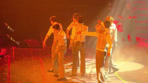 Enhypen Walk the line world tour in Singapore Day 1. Bad desire (with or without you) 😍😍 #enhypen #baddesire #walktheline #walkthelinesingapore 