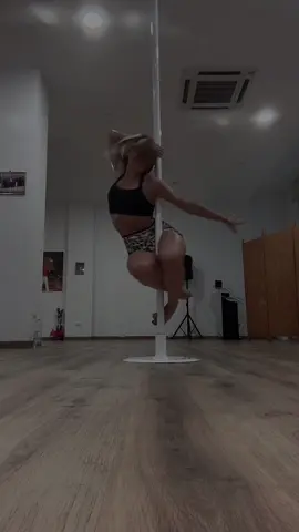#poledance #polesport #poledancetrainer  #workout #pdcombo 