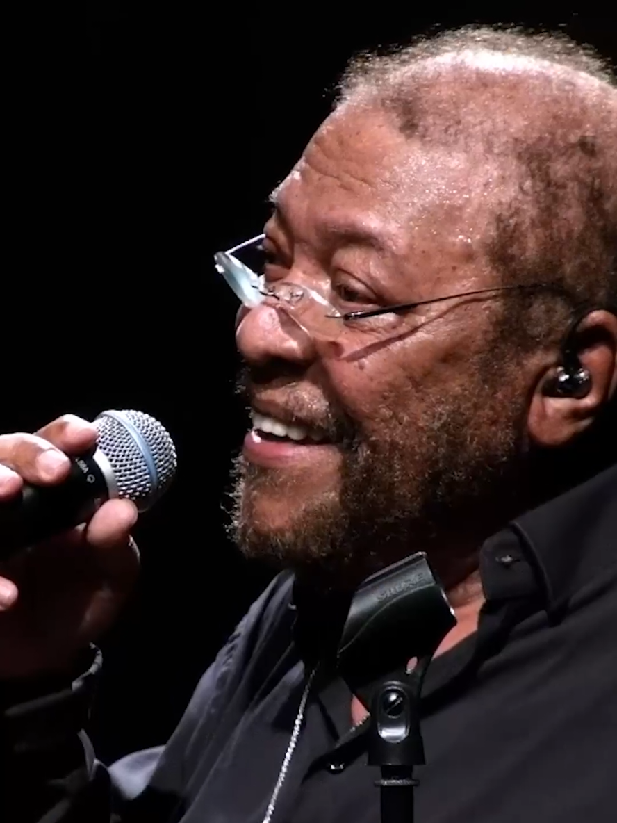 Martinho José Ferreira, conhecido mundialmente como Martinho da Vila, levará o repertório atemporal e vibrante para Brasília (DF), no Festival Estilo Brasil, realizado pelo Metrópoles. Na apresentação em 31 de outubro, Martinho da Vila promete um show repleto de samba de raiz e sucessos que atravessaram gerações, convidando o público a cantar junto.  🎟️Compre seu ingresso no site da Bilheteria Digital. O festival tem o oferecimento do Banco do Brasil Estilo, patrocínio dos cartões BB Visa, Banco do Brasil e Governo Federal. A realização é do Metrópoles, com produção da Oh! Artes. Com @governodobrasil  #Martinho #MPB #Música #Metrópoles #MetrópolesMusic 