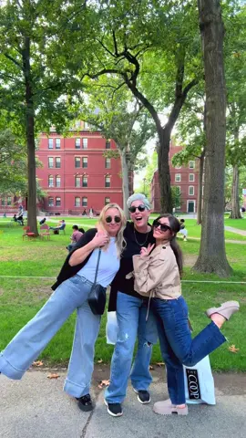 Happy October 3rd ✌🏼