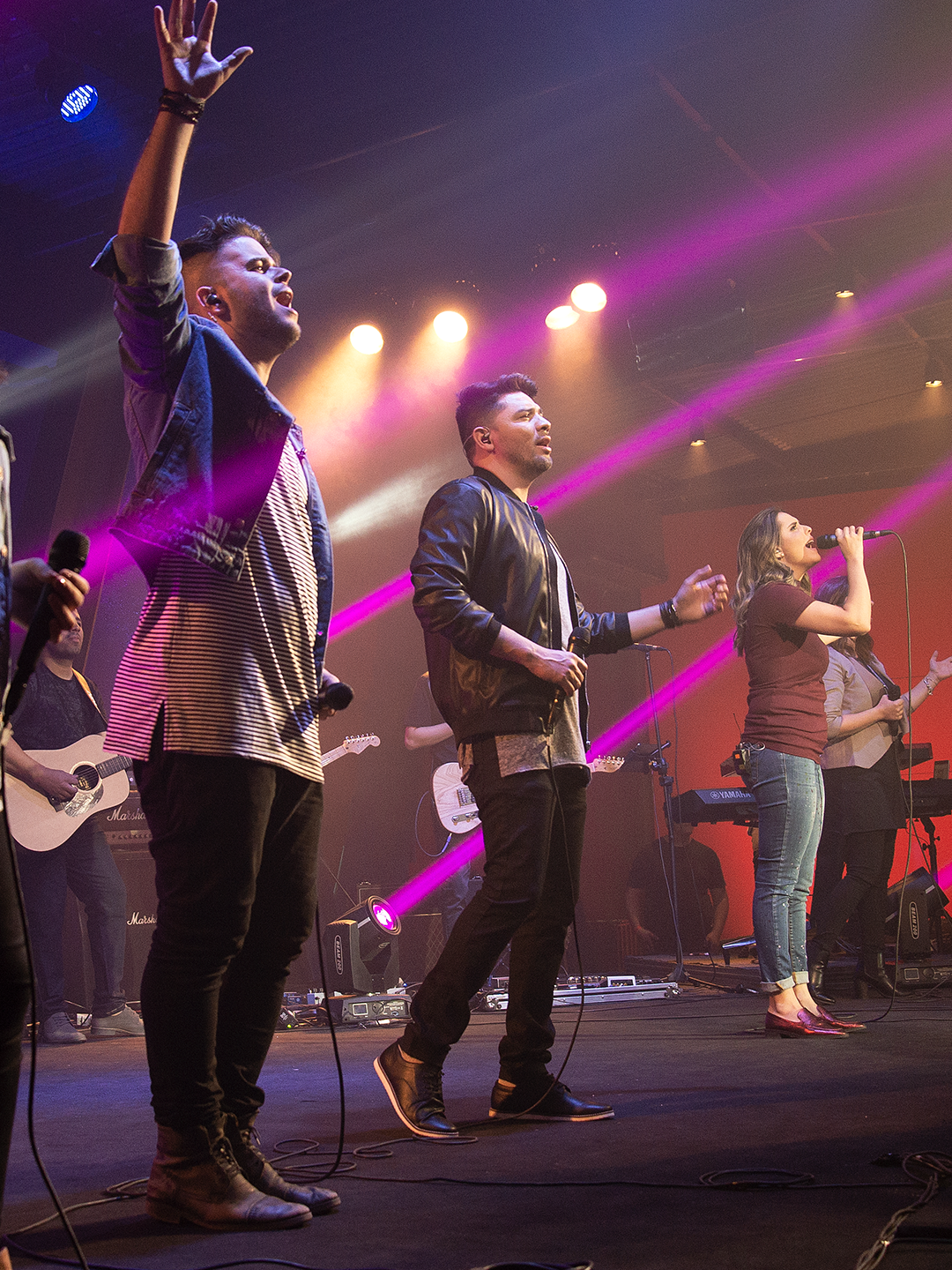 Nós não merecíamos, mas Deus em Seu imenso amor nos deu uma nova chance por meio do sacrifício de Jesus. Vamos juntos agradecer a Ele ao som de 