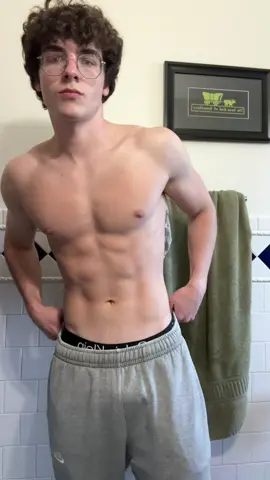 Just do upper lower #aesthetics #GymTok #gymmotivation #fyp #lean 
