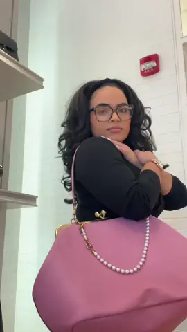 #coachretailemployee #coachny @Coach  DM me for all things Coach, including the Kisslock Frame Bag! As always, shop link in bio! 🤗 #kisslockbag #sofiastylesme