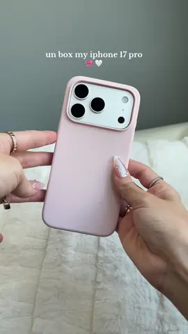she’s so cute and girly 🤍🥹🎀 #iphone #iphone17pro #iphoneunboxing #iphone17promax #iphonecase 
