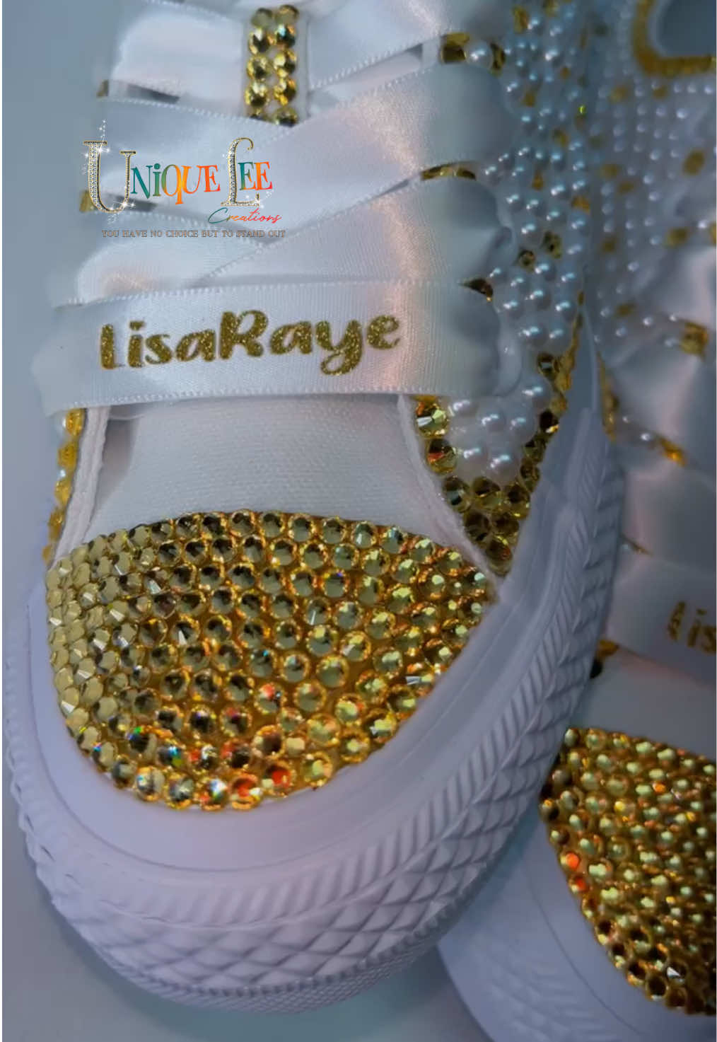 God is so good I’m honestly mind blown. I’m incredibly grateful for this opportunity. You never know where your craft can take you. Never underestimate yourself. #lisaraye #customblingshoes #customconverse #blingconverse #celebrityshoes 