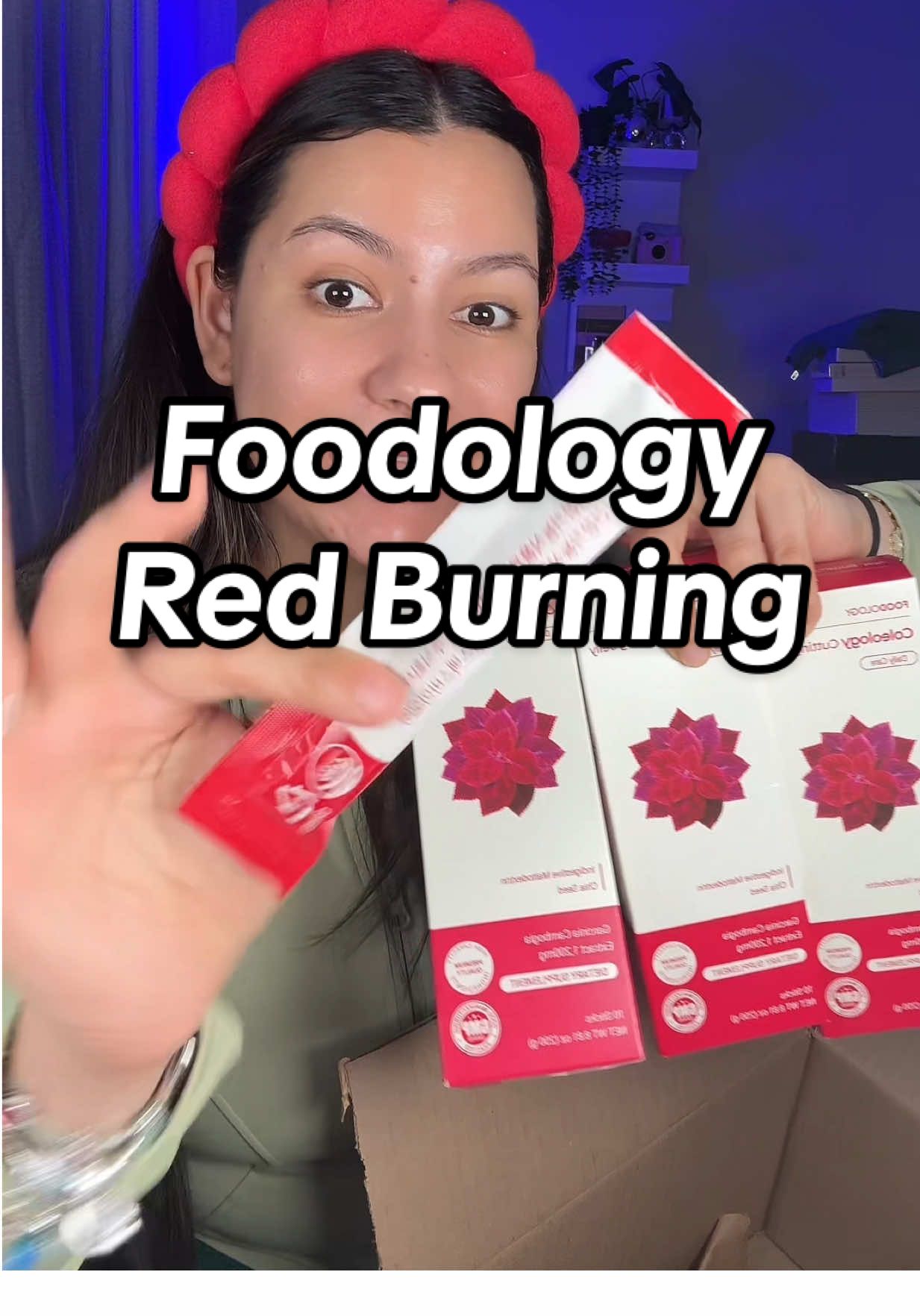 Respuesta a @morenitagarrido51 Descubre el set completo Foodology Coleology, ideal para quienes buscan complementar su rutina diaria con una opción práctica y deliciosa. Incluye Coleology Cutting Jelly (3 pack) y Coleology Drink Mix PRO (2 pack) para un mes completo de uso. Su formato en sobres y bebida en polvo permite integrarlo fácilmente a tu día a día. 📦 Contenido del set 	•	Coleology Cutting Jelly (3 cajas con 10 sticks cada una) 	•	Coleology Drink Mix PRO (2 cajas con 10 sticks cada una) 	•	Botella reutilizable Foodology 💡 Presentación moderna y fácil de llevar, perfecta para quienes desean mantener una rutina organizada y disfrutar sabores frutales con extractos de ingredientes vegetales. 📌 Ofertas y promociones disponibles al momento de la publicación (03/10/2025). Pueden cambiar sin previo aviso. @FOODOLOGY US #foodology #foodologyjelly #tiktokshopfalldealsforyou #tiktokshopblackfriday #tiktokshopcreatorpicks 