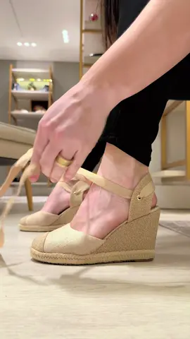 Uma pausa para essa perfeição em forma de ESPADRILHE - ela voltou $199,90  #moda #foryou #colecao #anabela #sapatos 