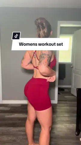 Cute, comfy, and squat proof! #gymset #gym #workoutsets 