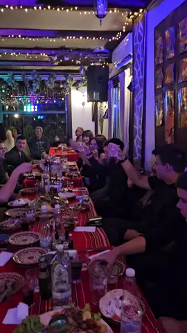 Нашите прекрасни гости! 🍾🎉✨️🎶🇧🇬 #механа #маминкольо #наздраве #веселба #българия 