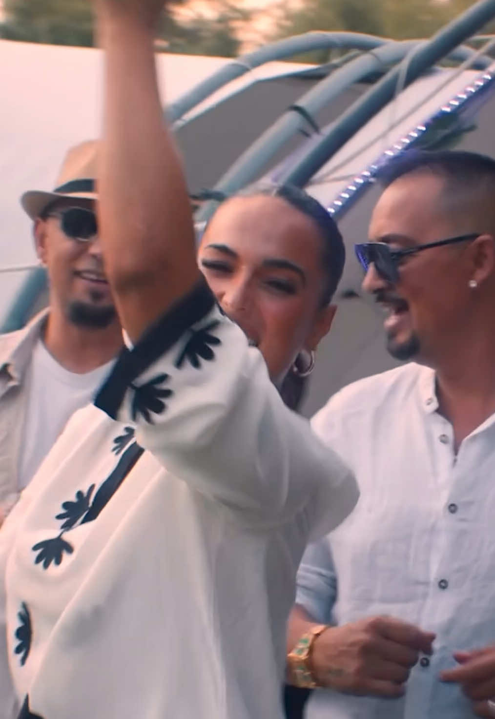 Os lo dejamos por aquí porque no podíamos callarlo más ✨💃🏻😆 Temazo junto a Las Rodes… ¿lo sacamos ya?   @LAS RODES @Dany De Los Yakis @MOY_de_LOSYAKIS  @yaki_delosyakis  #losyakis #losyakislasrodes  