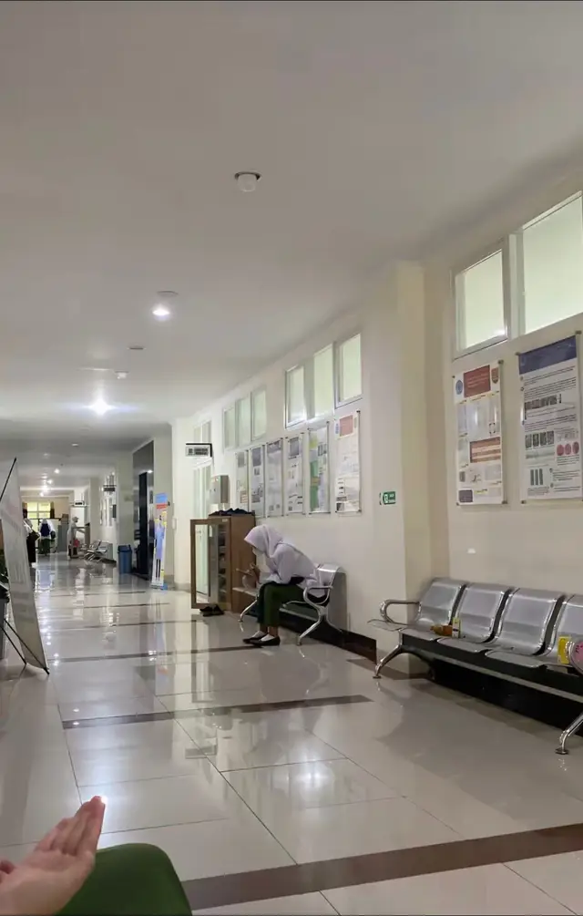 Mỗi khi bước chân vào cánh cửa bệnh viện trong lòng lại thấy bất an,cảnh một mình đi viện tủi thân đến nhường nào, khi bs hỏi người nhà đâu tim lại thắt lại 