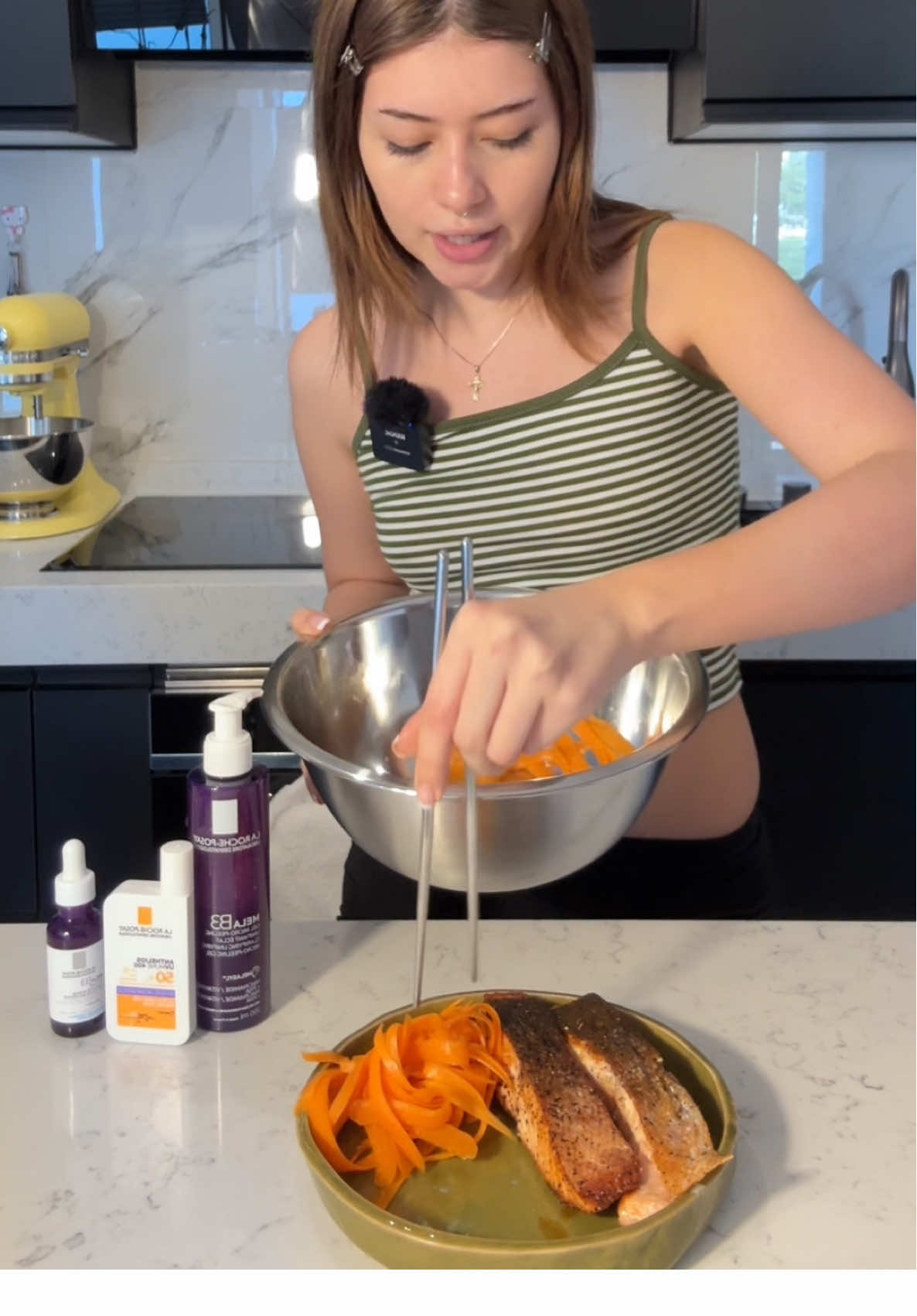Let’s eat our skincare🥕 @La Roche-Posay  #MELAB3Serum #pielsensible #manchas #glowyskin #Antiedad SALUD ES BELLEZA 123300EL950585