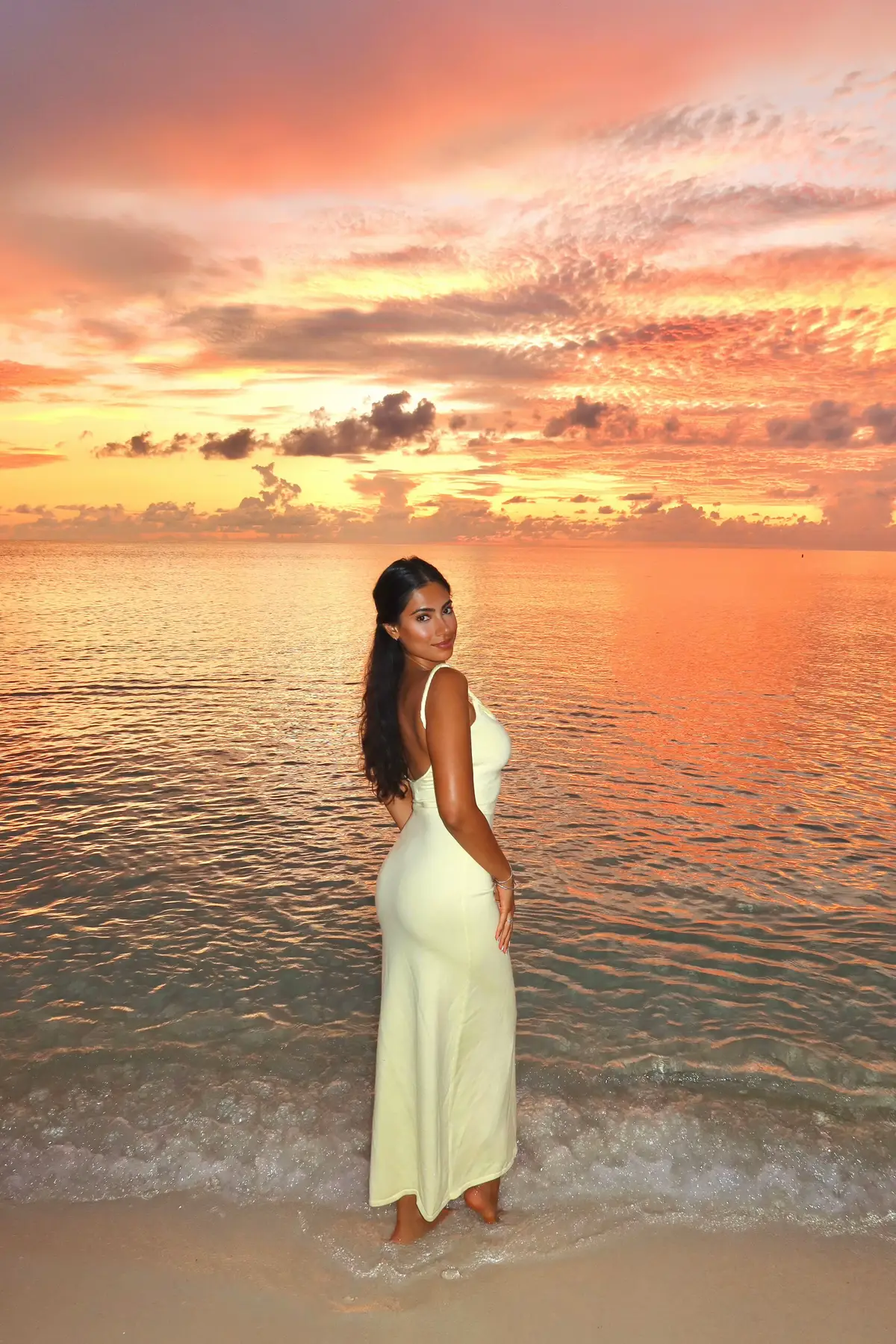 Nothing I love more than a sunset! 🌅  Outfit: @PEPPERMAYO  #sunset #g7x #OOTD #outfitoftheday #caymanislands 