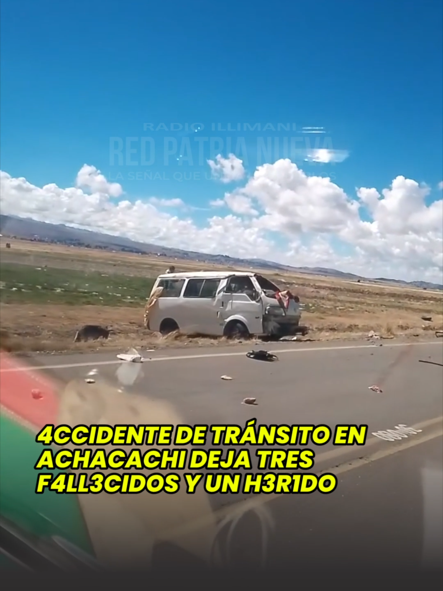 En el sector Chiji Phina, carretera hacia Achacachi, un ch0que frontal entre dos minibuses dejó tres personas f4ll3cidas y una h3rida. Según el comandante de la Policía Rural y Fronteriza, coronel Javier Salgueiro, uno de los motorizados habría invadido carril, lo que provocó el 7rág1co 4ccidente. 🚑 #Accidente #Achacachi #Seguridad #Bolivia #RedPatriaNueva