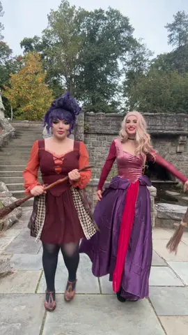 Dancing with sister  @1Kyle8 !! 🦭 #spookyseason #halloween #hocuspocus #sandersonsisters #fyp 