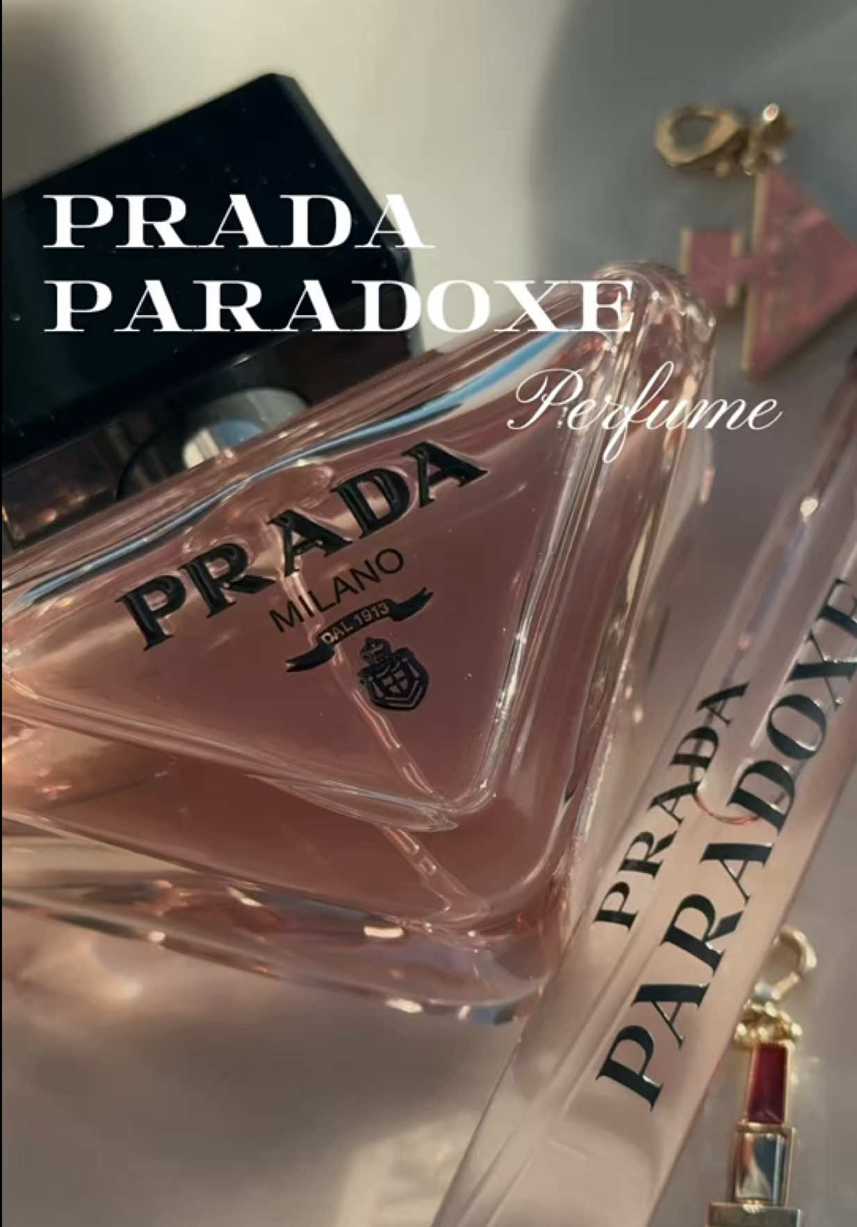 ✨My new obsession, PRADA PARADOXE 🖤 the perfect balance of soft, feminine, and powerful. A scent that feels like me in every dimension✨  @pradabeauty #prada #pradabeauty #pradaperfume #frangrance #luxury 