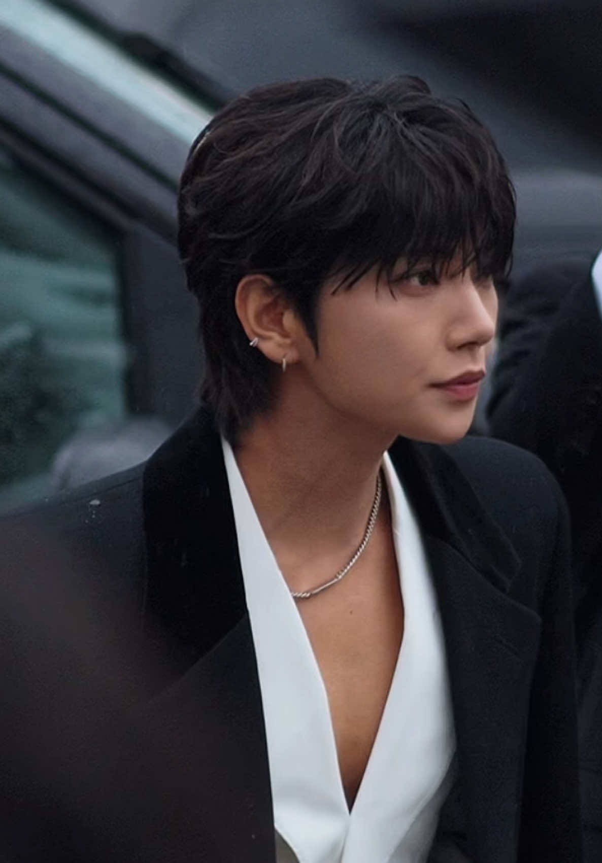 Joshua Hong attended the Givenchy Spring/Summer 2026 show during Paris Fashion Week, bringing his charisma, global influence, and unique style to one of the most anticipated runways of the season. His presence perfectly captured the intersection of fashion, music, and culture. #JoshuaHong #Joshua #Seventeen #Givenchy #GivenchySS26   