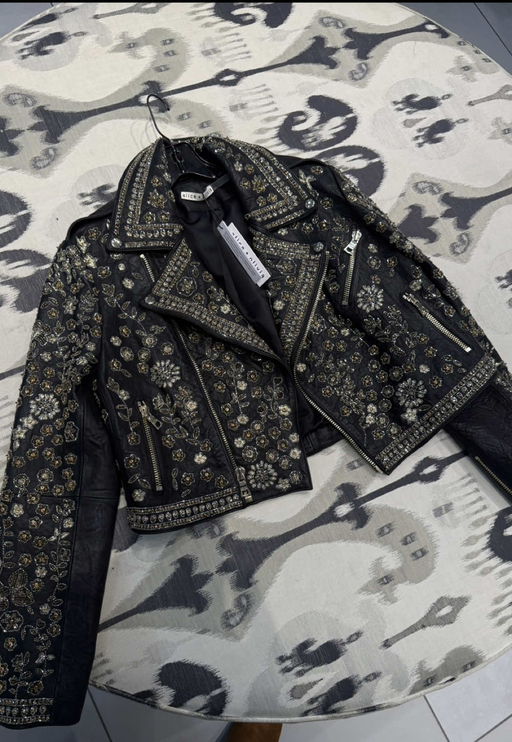 Wow I’m impressed!!! What a fun jacket for Alice & Olivia!!!! I love all the glitz and embellishments 🥰🥰🥰 they don’t make these special pieces too often — if you’re an Alice Olivia girlie …. It’s a must have! #aliceandolivia #aliceolivia #saks #fashion #glitter 