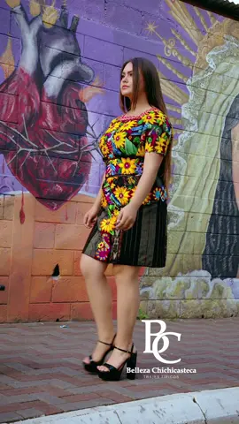 Diseño de girasoles en fondo menta 💯💯 Contáctanos al +502 57811359 ✨ Envíos a toda 🇬🇹 y 🇺🇸📦✈️ #bellezachichicasteca #trajestipicos🇬🇹🥰 #nuevacoleccion #chapinas #viral 