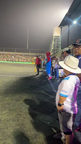 La joya en su debut 🤣🤣⚽️⚽️⚽️⚽️#comedia #seleccionguatemala🇬🇹⚽️ 