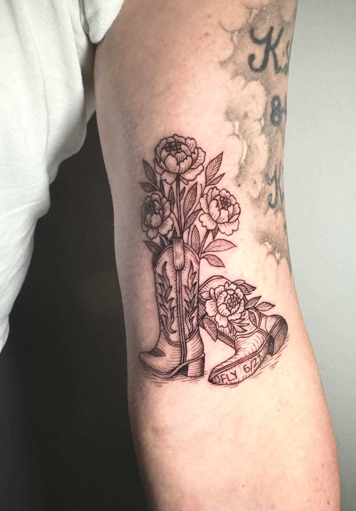 Cowgirl boots and peonies in honor of his wife 💕 . . . #tattoo #cowgirlboots #peonies #raleighnc #tattooartist 