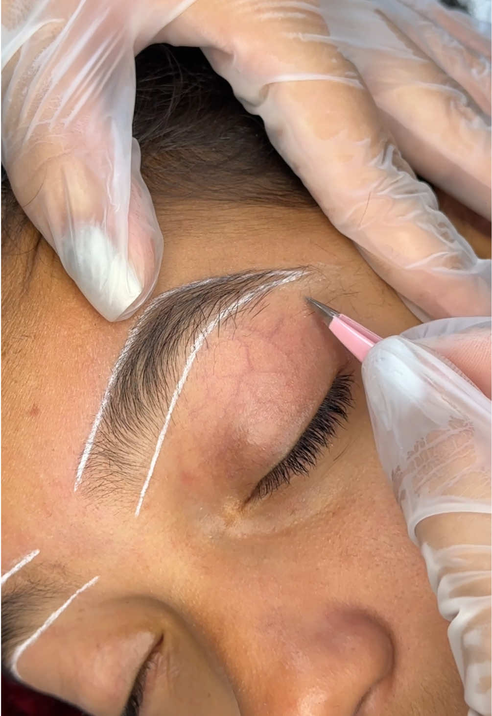 Vem fazer essa sobrancelha comigo ❤️ #sobrancelhas #sobrancelhasdesign #designerdesobrancelhas #eyebrows #sobrancelhasperfeitas 