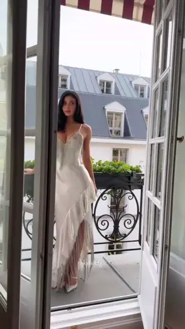 The Real Queen #kyliejenner #schiaparelli #parati 