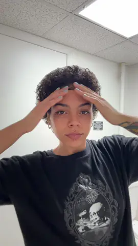 I NEED A NEW JOB. I NEED TO SOCIALIZE I NEED TO STOP GOING INSANE OMFG. #help 