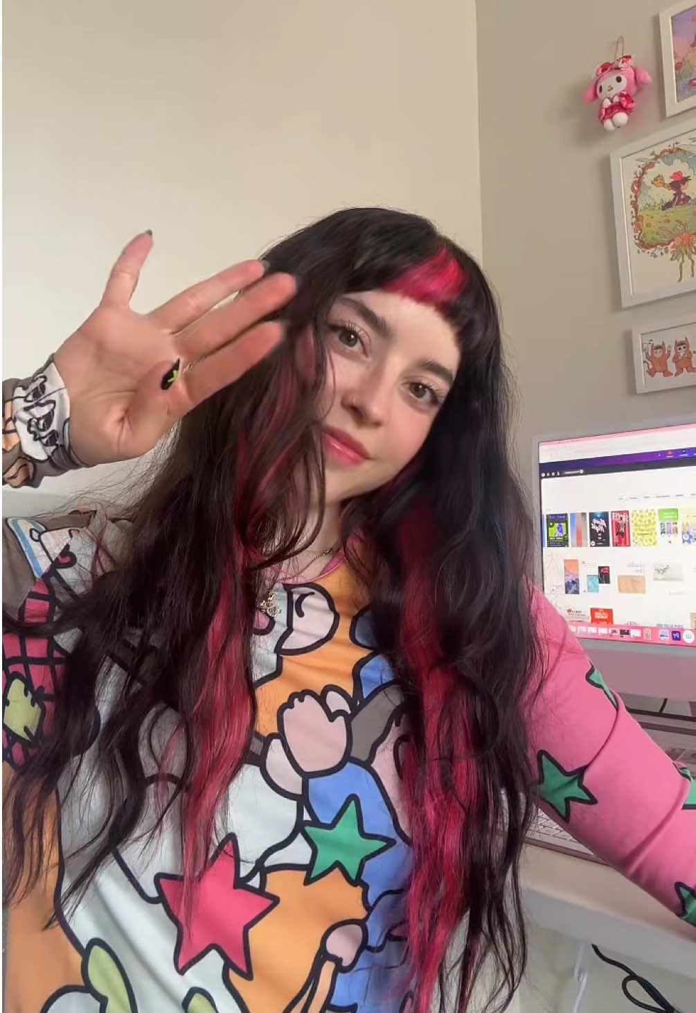 holiiii💖 #artist #latina #pinkhair @Lazy Oaf 