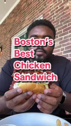Grading the chicken sandwich from Hemlock Grill located in Brookline, MA. #bostonfood #bostonfoodies #food #friedchicken #boston 