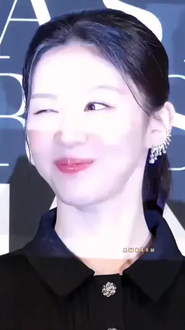 udah bisa ngewink doi guys.. dulu kalo moment begini suka bengong plonga plongo krn bingung buat pose gimana #goyoonjung #goyounjung 