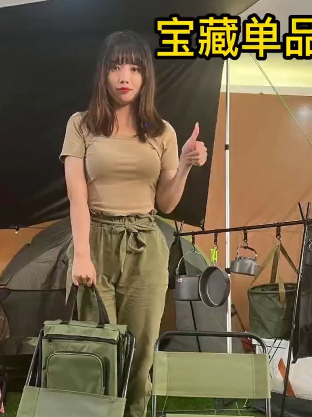 Chega de carregar 2 coisas! 😩 Esta CADEIRA C/ COOLER 2 em 1 resolve a sua vida na pesca, praia e camping. Suas bebidas geladas SEMPRE com você! 🔥 Quer mais achados geniais como esse? SEGUE A GENTE! #CadeiraCooler #AchadinhoGenial #Pesca #Praia #Inovação #DicaDeViagem #mundocamping