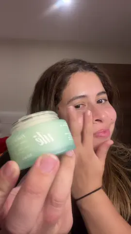 Une marque françaises peu connu mais qui n’a plus rien a prouver… elle est vraiment hyper hydratante et toute les peau on besoin d’hydratation. #ulé #skincare #glassskin #beaute #makeup @Ulé Beauty 