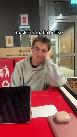 Cancelled flights 💕 delayed flights 🥰 never ends 