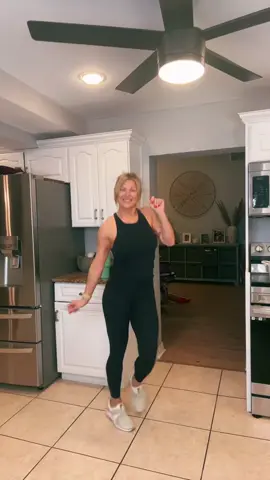 Friday feels: cardio done, dance party started🕺🎶💃 FridayVibes #WeekendMood #PostWorkoutGlow #DanceItOut #billyidol #fyp 