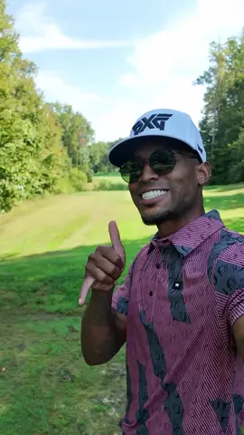 Killer swing ✅ Golf apparel that slays ✅ @willdavis.x knows how to hit bombs out on the course while looking sharp 💣