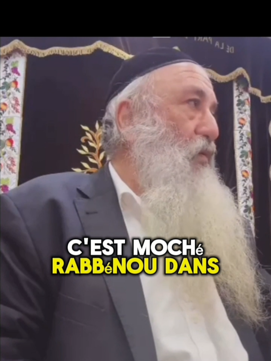 Rav Menahem Berros. Le nom « Allah » en tant que tel est d’origine sémitique et on le retrouve dans la langue arabe bien avant l’époque islamique. 👉 On parle d’un usage déjà présent dans la péninsule arabique.  👉 C’est un terme qui désigne Dieu dans la tradition arabe préislamique et utilisé plus tard dans le Coran. 👉 En araméen (la langue des Targoums, des traductions de la Bible hébraïque), le mot pour Dieu était rendu par un terme similaire qui, lorsqu’on le rapproche de l’hébreu « Élohim » ou « Éloah », montre une racine commune avec « Allah ». #CapCut 