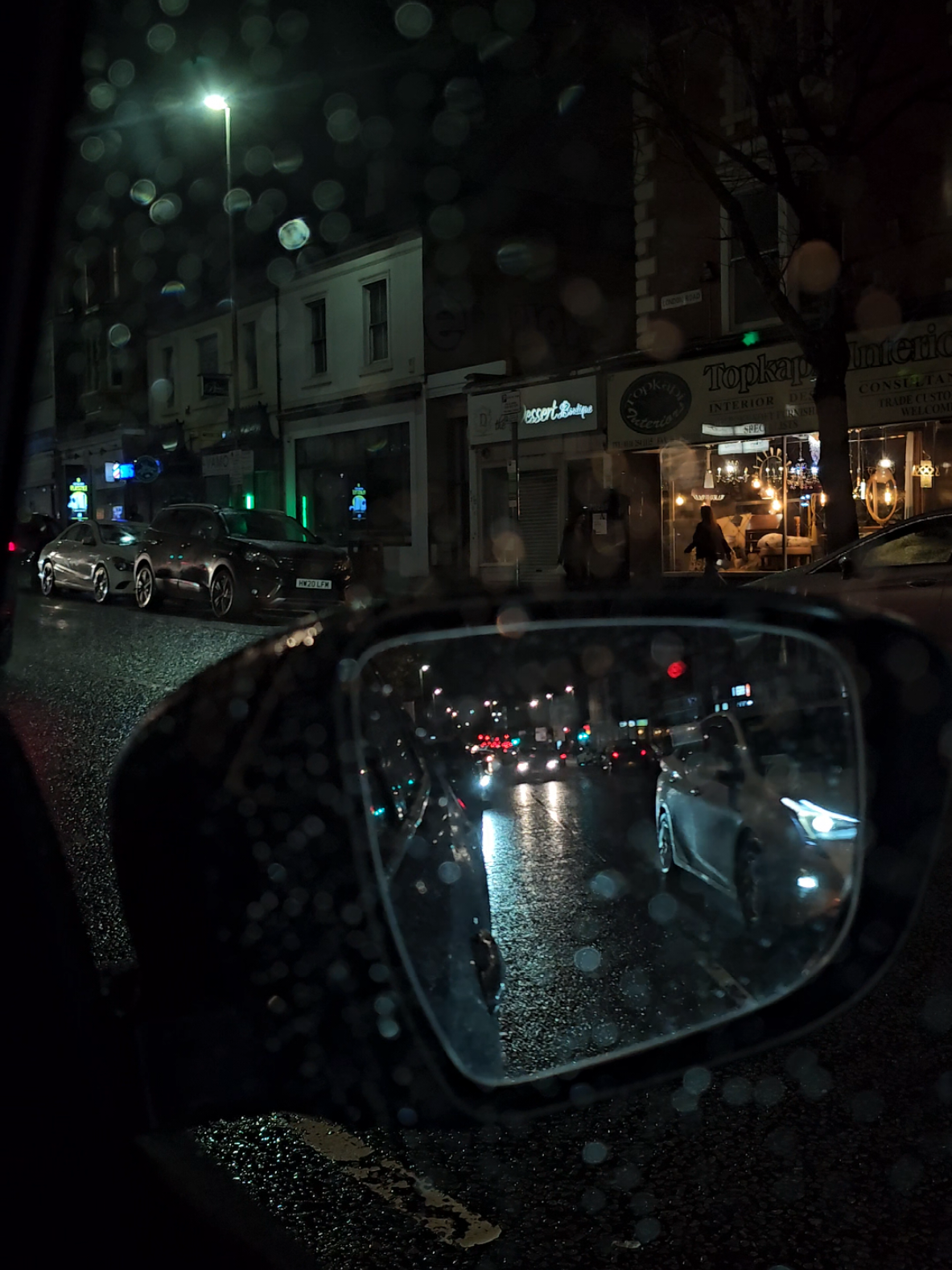 🌧️🚗 Cruising through London Road on a rainy evening… vibes unmatched 🎶✨ #MusicAndChill #LondonRoad #RainyVibes #Cruising #NightDrive 