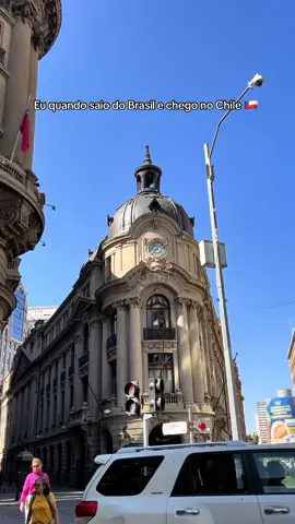 Quem veio pro Chile e se surpreendeu? 😂🇨🇱 A arquitetura de Santiago é incrível! 🤩  #chile #santiago #viajar #comedia #brasileirospelomundo 