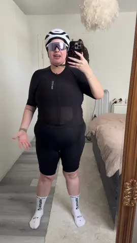 Mein Rennrad Outfit of the Day HAHA 100% Aero #rennrad #fahrrad #roadbike #cycling #outfit @vanrysel 