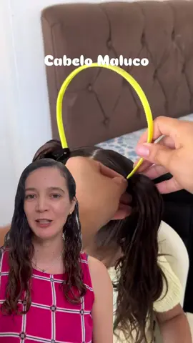 ✨👧🏼 Semana da Criança chegando e que tal se divertir criando um Cabelo Maluco super fácil? 🎉 Com uma tiara, algumas presilhas e flores artificiais (ou o que tiver em casa 🌸), dá pra transformar o visual da sua pequena em algo criativo e cheio de encanto! 💕 👉 Assista ao passo a passo e se inspire para soltar a imaginação nessa data especial! #mãedemenina #cabelomaluco #modainfantil #ipatinga #diadascrianças 