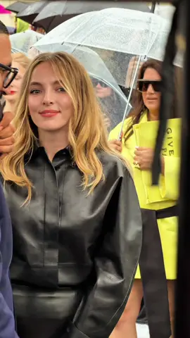 I was so excited guys  ##jodiecomer##givenchy##killingeve##parisfashionweek##pfw