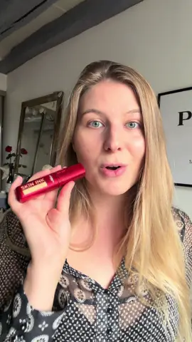 en partenariat avec L'OréalParismakeup NOUVEAUTÉ BEAUTÉ ✨ Découvre Skin Ink, le fond de teint révolutionnaire signé @L’Oréal Paris 💄 💧 Grâce à sa technologie micro-sérum, il allie soin & couvrance pour un teint : ✔️ Lissé ✔️ Lumineux ✔️ Sans effet matière Enrichi en acide hyaluronique, il hydrate intensément tout en assurant une tenue impeccable jusqu’à 24H. ➡️ Pourquoi tu vas l’adorer : 1️⃣ 48h de tenue semi-permanente 2️⃣ Zéro transfert ✨ 3️⃣ Tient jusqu’au démaquillage 4️⃣ Sensation peau nue & couvrance modulable 5️⃣ Unifie comme un fond de teint, couvre comme un correcteur 💡 Résultat : ton maquillage reste parfait, sans compromis, toute la journée (et la nuit 👀). Disponible dès maintenant sur le site L’Oréal Paris, Amazon et en magasin au prix de 15,90€. ⸻ 🔖 Sauvegarde ce post pour tester la nouveauté ! 👇 Dis-moi en commentaire si toi aussi tu veux un fond de teint qui ne bouge pas d’un millimètre ✨ #lorealparis #makeup #infaillibleskinink #maquillage #fonddeteint  