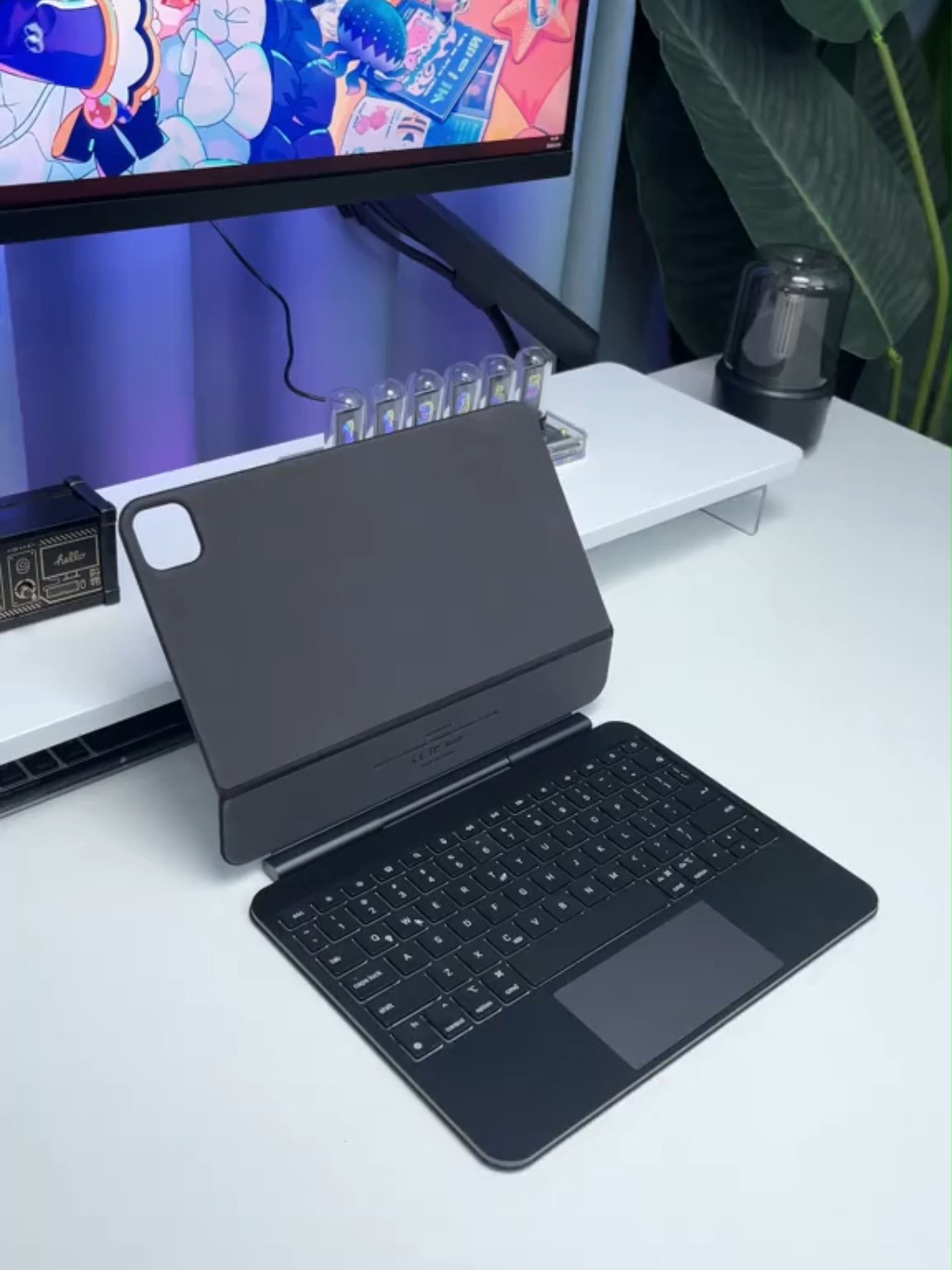 “Seu iPad ainda é só um tablet? 😱 Com esse teclado mágico, ele vira um notebook em segundos! 💻✨ 👉 Suporte magnético flutuante, trackpad multitoque e retroiluminação em 7 cores 🌈 Leve, protegido e poderoso — produtividade e estilo no mesmo acessório! 🚀” #iPad #TecladoMágico #AcessóriosiPad #Produtividade #EstudoFácil#bettdow