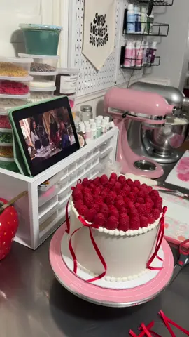 Listening To #ts12 on 🔁 #taylorswift #thelifeofashowgirl #tloas #opalite 