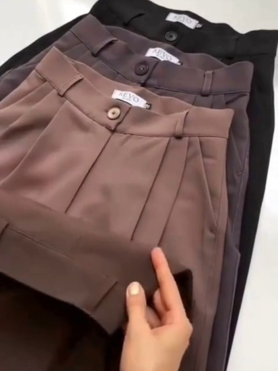 Dê uma olhada em CALÇA FEMININA ALFAIATARIA ZARA CINTURA ALTA COM ZÍPER NA LATERAL ACOMPANHA CINTO por R$43,99. Compre na Shopee agora! https://s.shopee.com.br/70BEdCXC8d